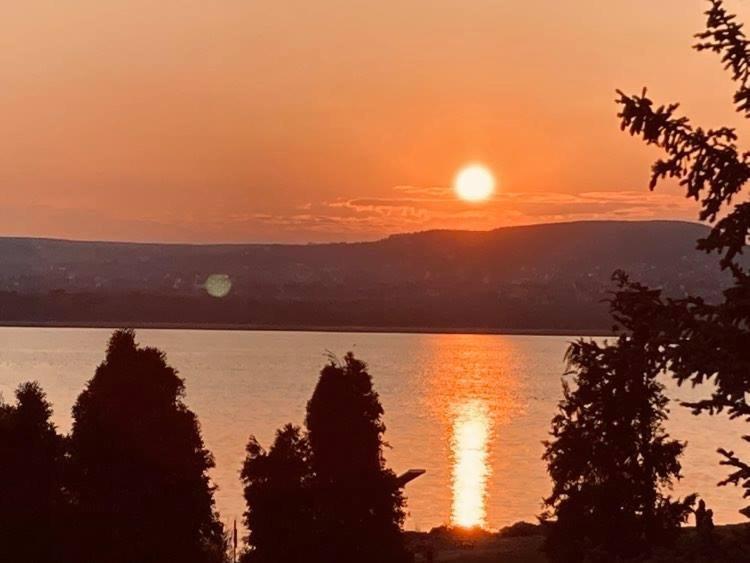 Sunset Beach Apartman Balatonfůzfő Exterior foto